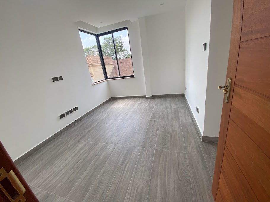 Ultra Modern 5 Bedroom Townhouses