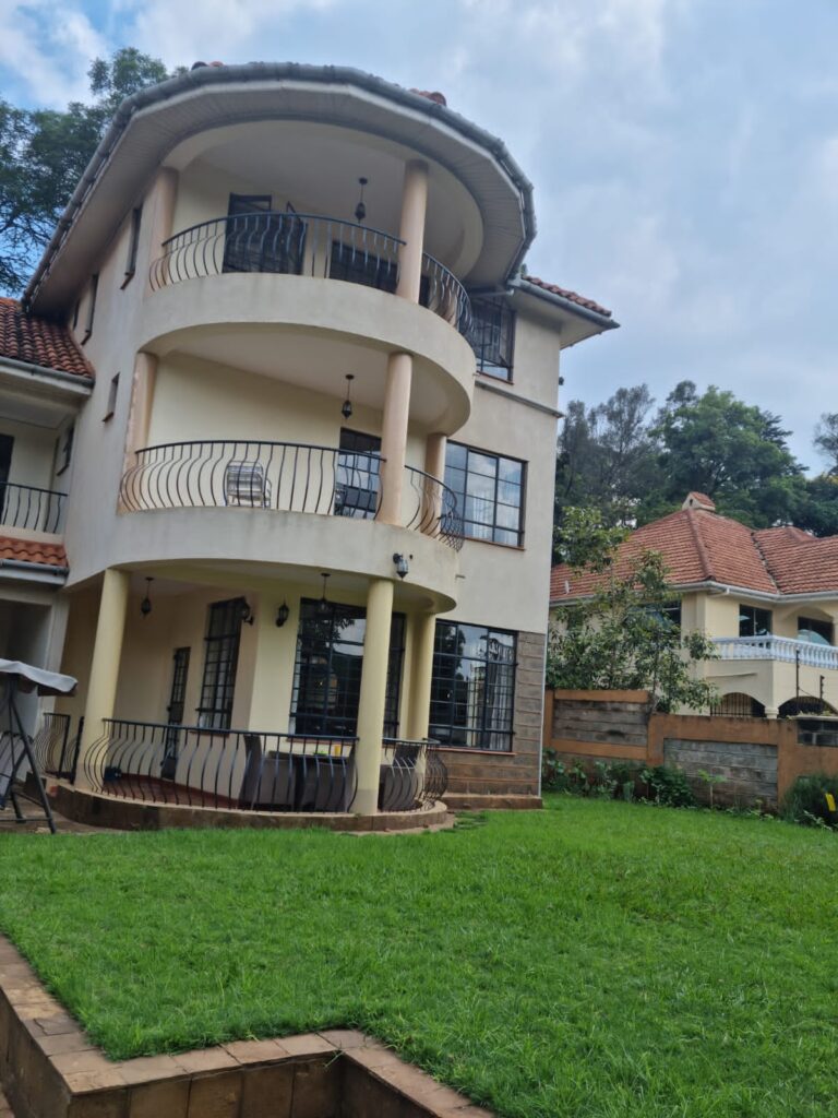 Spacious 5 Bedroom Townhouse